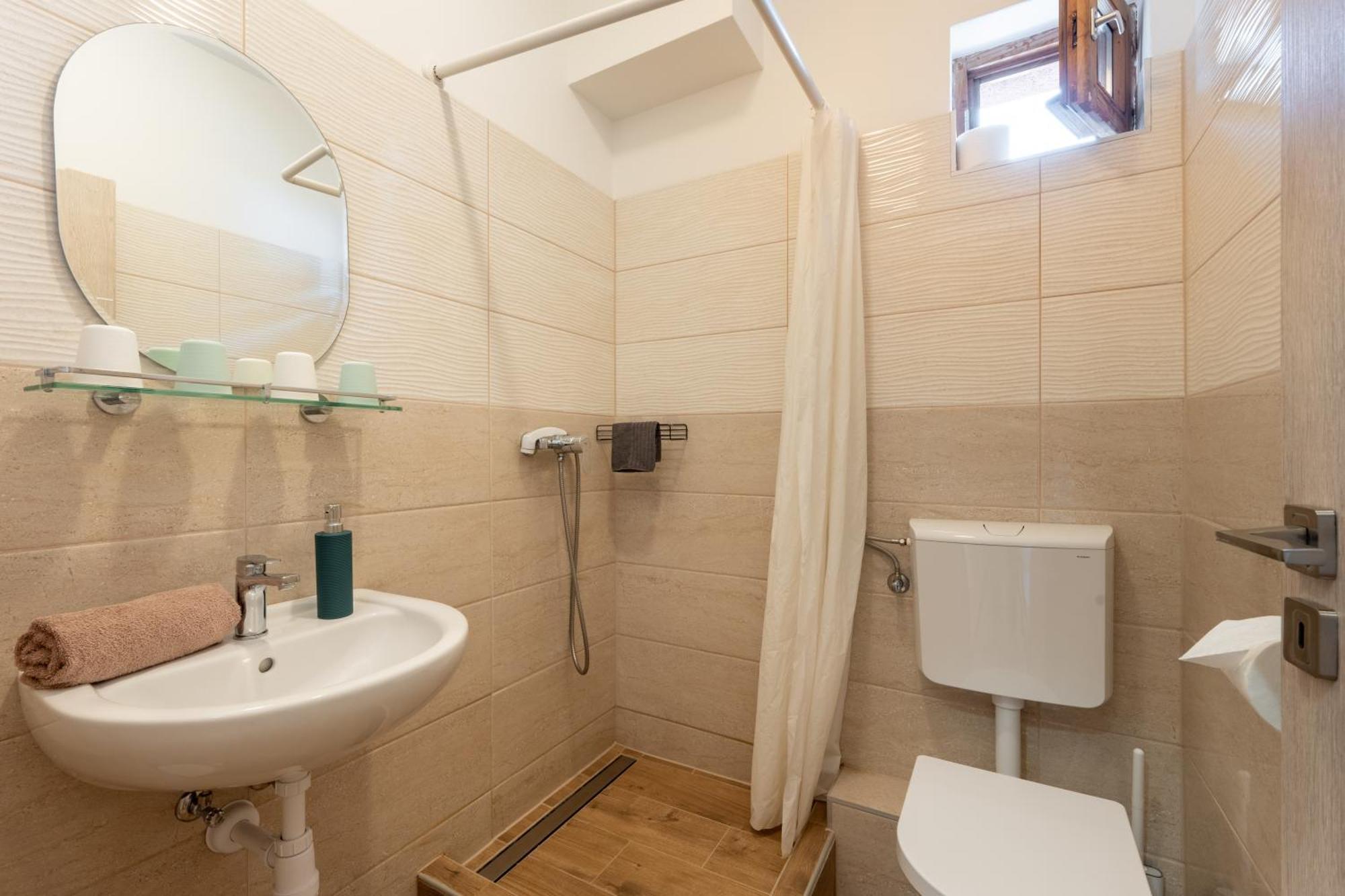 Szenti Vendeghaz Bed & Breakfast เยอร์ ภายนอก รูปภาพ