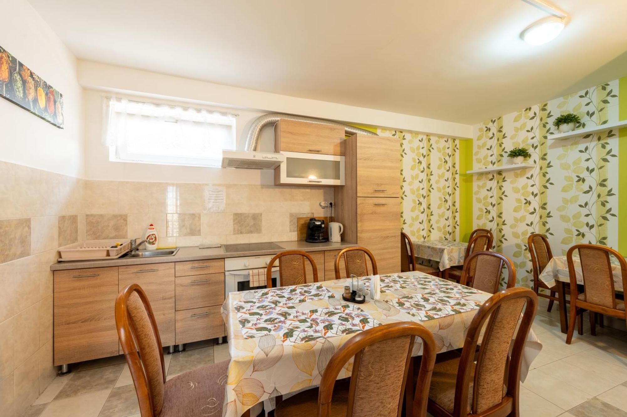 Szenti Vendeghaz Bed & Breakfast เยอร์ ภายนอก รูปภาพ