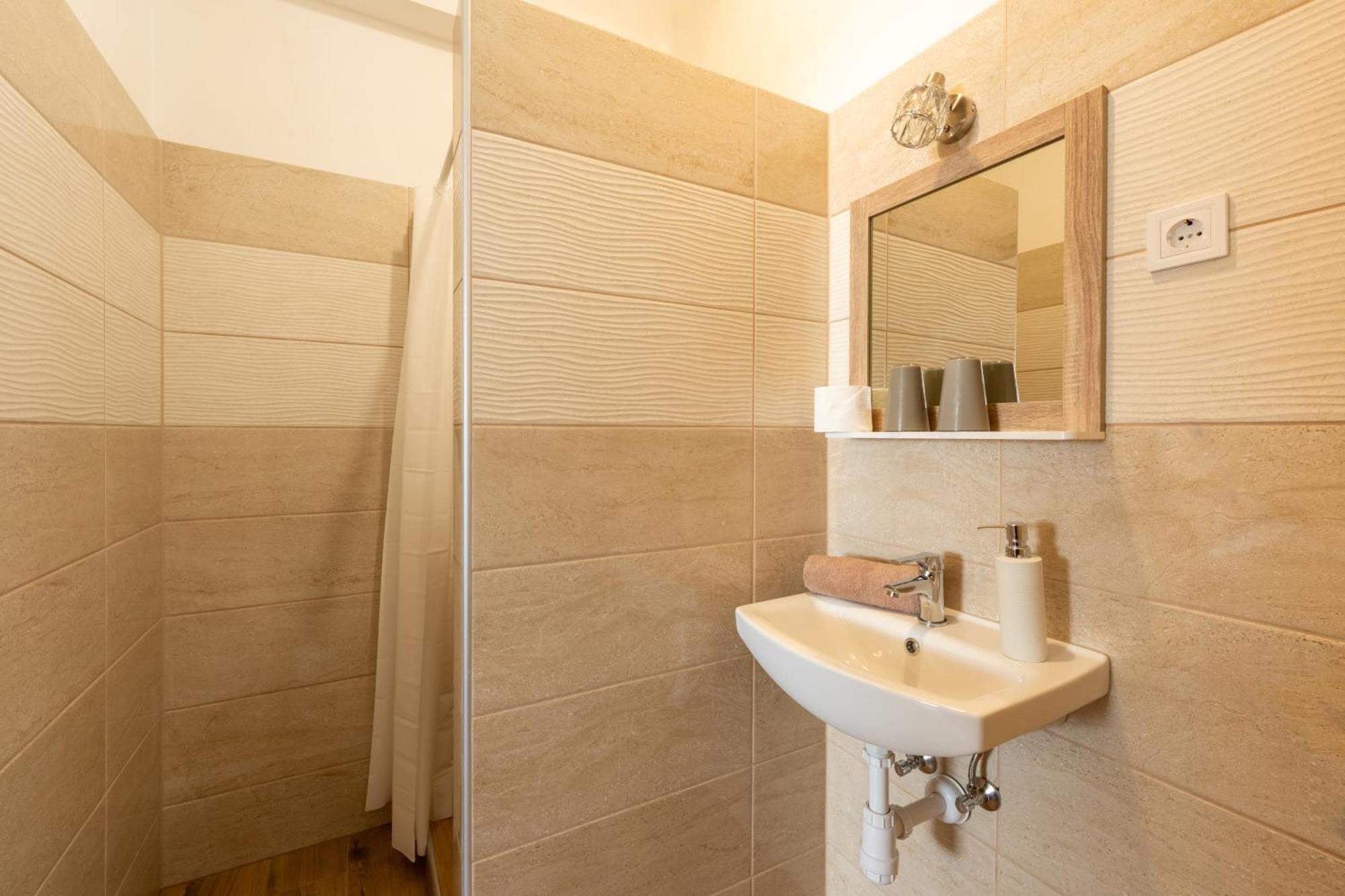 Szenti Vendeghaz Bed & Breakfast เยอร์ ภายนอก รูปภาพ